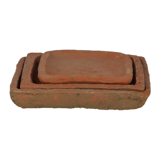 Set of three square bowls under the flower pot "ESSCHERT´S GARDEN Robert & Stevens Potters, SINCE 1875 TERRACOTTA" made of terracotta|Esschert Design