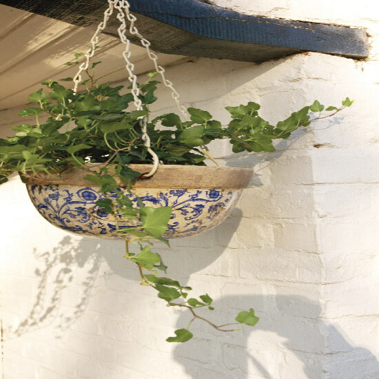 Hanging basket, blue-white ceramic "AGED CERAMIC" 25.5 cm|Esschert Design