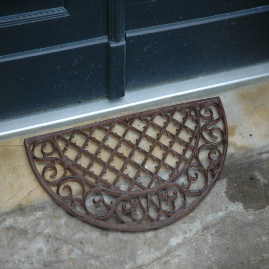 Doormat "BEST FOR BOOTS" cast iron semi-round with ornaments, red-brown, 67.5 x 34.5 cm|Esschert Design