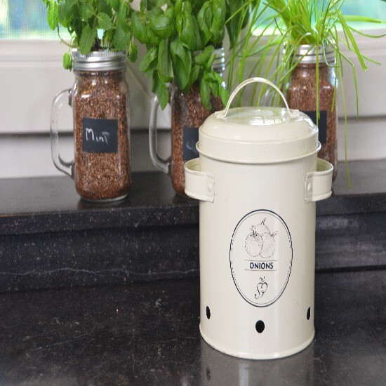 "SECRETS DU POTAGER" onion jar, size: 2 L, color: creamy white|Esschert Design