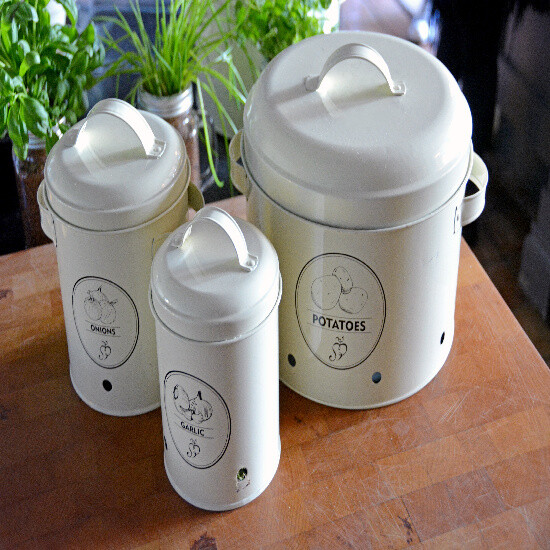 "SECRETS DU POTAGER" can for potatoes, size: 6 L, color: creamy white|Esschert Design